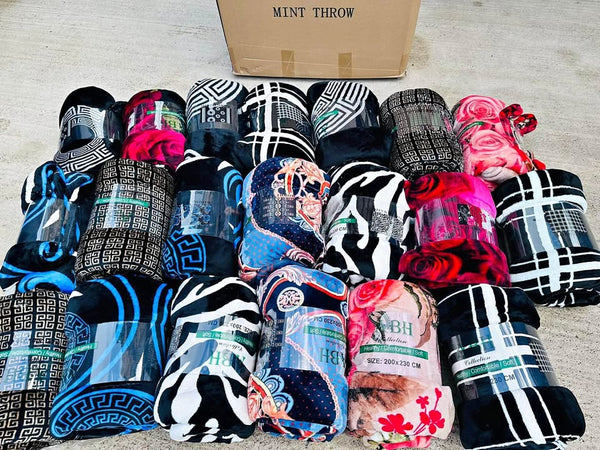Lightweight Soft Throw Blanket – Cozy & Warm in Assorted Colors